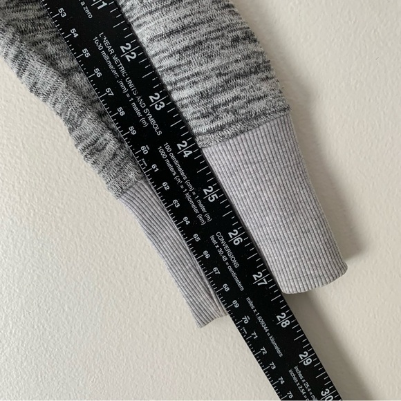 ATHLETA Women's Pullover Sweater Gray Marled Long Sleeve Cowl Neck Size L - Picture 8 of 8